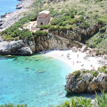 L'Isola Del Sole Bed & Breakfast Castelluzzo Eksteriør bilde