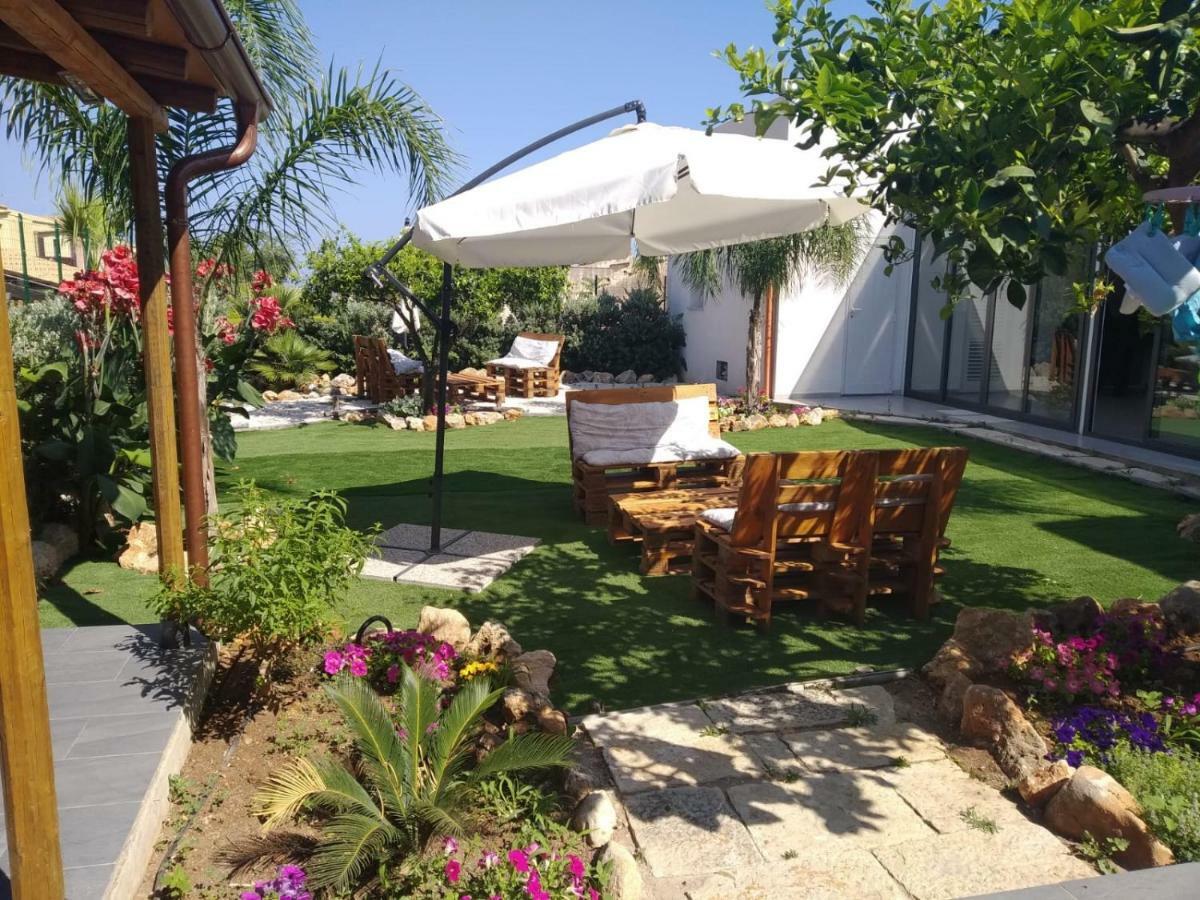 L'Isola Del Sole Bed & Breakfast Castelluzzo Eksteriør bilde